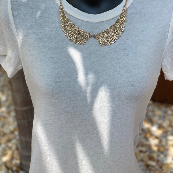 Pretty Collar Style Necklace. - Picture 6 of 6